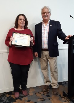 Lynne receives award